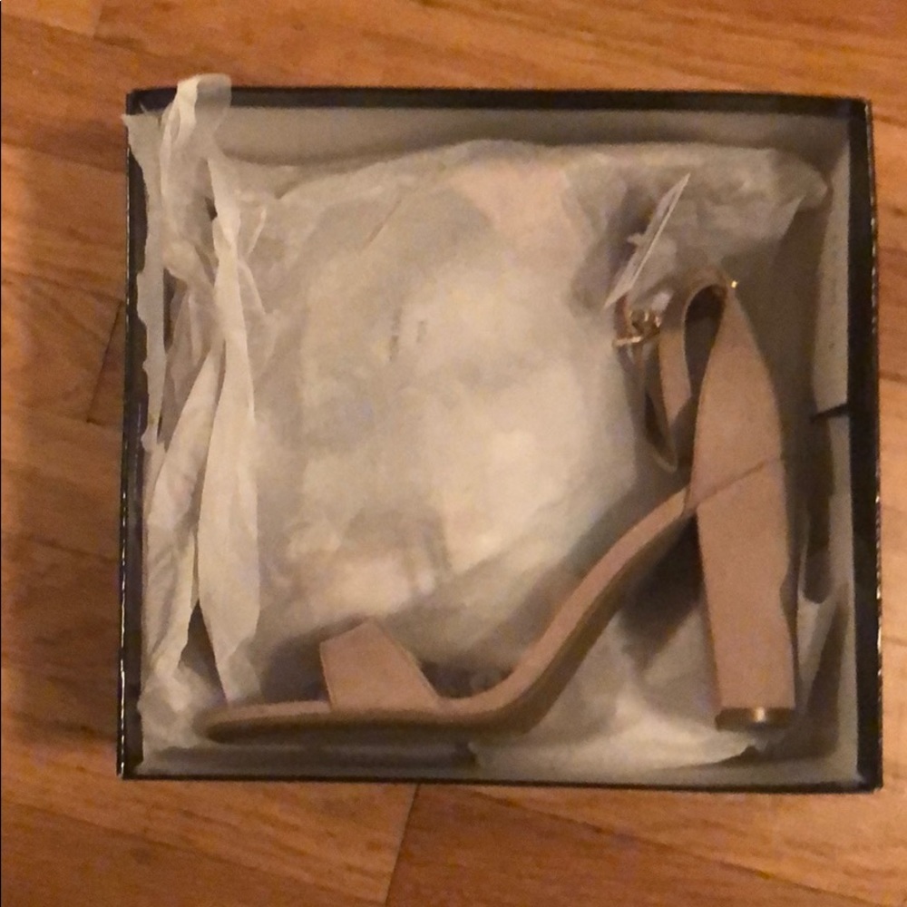Guess Chunky Heels Nib - image 3